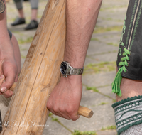 fileadmin/roha/images_galerie/brauchtum/Maibaum/Teisendorf/BR-MAIB-TEI-0100-2015-1404-01-D-roha-Brauchtum-Maibaum-Teisendorf-Aufstellen.png