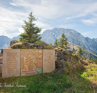 fileadmin/roha/images_galerie/orte_landschaft/Berchtesgaden/Rossfeld-Goell/KKKM-BGD-ROSS-AH-0002-D-roha-Freialtar-Bildtafel-Berchtesgaden-Rossfeld-Arhornbuechsenkopf-Gipfel-Hoher-Goell.png