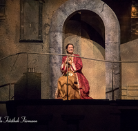 fileadmin/roha/images_galerie/orte_landschaft/Salzburg/Advents-Christkindlm/SA-KU-ADVENTS-2015-1855-02-D-roha-Salzburg-Weihnachten-Adventsingen-Buehne-Festspielhaus.png