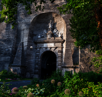 fileadmin/roha/images_galerie/orte_landschaft/Salzburg/Fassaden_und_Details/SA-NEUT-0007-D-roha-Salzburg-Neutor-Moenchsberg.png