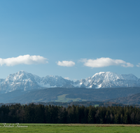 fileadmin/roha/images_galerie/orte_landschaft/Teisendorf/IN-LANDS-Teisendorf/LANDS-TEIS-ARN-0010-D-roha-Landschaft-Teisendorf-Arnolding-Punschern-Hochstaufen-Zwiesel.png