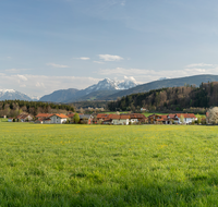 fileadmin/roha/images_galerie/orte_landschaft/Teisendorf/TEI-NORD-WEST-0011-00-2-D-P-roha-Teisendorf-Panorama-Untersberg-Hochstaufen-Teisenberg-Stegreuth.png