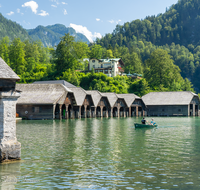 fileadmin/roha/images_galerie/orte_landschaft/Berchtesgaden/Koenigssee/BGD-KOE-SEELAEN-0001-16-D-roha-Berchtesgaden-Koenigssee-Seelaende-Bootshuette.png