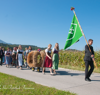 fileadmin/roha/images_galerie/brauchtum/Erntedank-Drischleg/BR-ERNTED-2016-1125-04-D-roha-Brauchtum-Erntedank-Teisendorf-Erntekrone-KLJB-Prozession.png