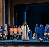 fileadmin/roha/images_galerie/orte_landschaft/Oberammergau/Passion/OBERA-PASS-0061-D-roha-Oberammergau-Passion-Spiele-Jesus-Christus-Tempel.png