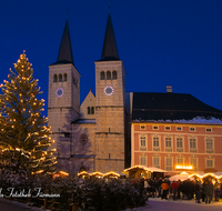 fileadmin/roha/images_galerie/brauchtum/Weihnachten/Christkindlmarkt-Berchtesgaden/BGD-WEIH-CHRIST-MARKT-0003-D-A-roha-Berchtesgaden-Weihnachten-Christbaum-Christkindlmarkt-Stiftskirche.png