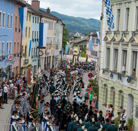 fileadmin/roha/images_galerie/orte_landschaft/Teisendorf/Gaufest-GauverbandI-Freitag14.-Sonntag23.Juli2023/BR-GAUFEST-TEIS-2023-3-1208-01-D-roha-Tracht-Gaufest-Teisendorf.png