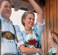 fileadmin/roha/images_galerie/brauchtum/Tracht/Trachtenverein_Anger/BR-TRACH-ANG-20160701-1915-01-D-roha-Brauchtum-Tracht-Anger-Hoeglwoerth-Saengerinnen.png