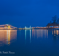 fileadmin/roha/images_galerie/orte_landschaft/Chiemsee/CHIE-SCHIFF-CHRI-0001-D-roha-Chiemsee-Schiff-Fahrt-Weihnachten-Christkindlmarkt-Beleuchtung-Fraueninsel.png