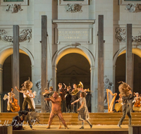 fileadmin/roha/images_galerie/orte_landschaft/Salzburg/Jedermann/SA-KU-JEDERM-2015-2255-01-D-roha-Salzburg-Festspiele-Jedermann-Theater-Dom.png