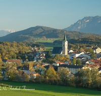 fileadmin/roha/images_galerie/orte_landschaft/Teisendorf/TEI-NORD-WEST-PAN-0013-D-roha-Teisendorf-Panorama-Untersberg-Hoegl-Herbst.png