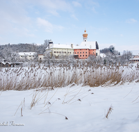 fileadmin/roha/images_galerie/orte_landschaft/Anger/Hoeglwoerth/AN-HOE-WIN-0037-4-D-roha-Anger-Hoeglwoerth-See-Winter-Schnee.png