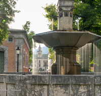 fileadmin/roha/images_galerie/orte_landschaft/Bad-Reichenhall-Saline/BAD-REI-SAL-RUP-0005-D-roha-Bad-Reichenhall-Rupertus-Brunnen-Alte-Saline-Wasser-Sonne.png