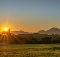 fileadmin/roha/images_galerie/orte_landschaft/Ainring/AINR-THUND-SO-AU-2023-01-0645-D-M-roha-Ainring-Thundorf-Sonnenaufgang.png