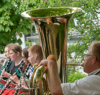 fileadmin/roha/images_galerie/brauchtum/Maibaum/Teisendorf/BR-MAIB-TEI-0100-2015-1422-01-D-roha-Brauchtum-Maibaum-Teisendorf-Aufstellen-Musikkapelle.png