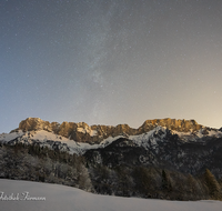 fileadmin/roha/images_galerie/Baum-natur-garten/Natur-Himmel-Nachthimmel/LANDS-HIM-NA-STE-ETT-1830-D-roha-Landschaft-Himmel-Nacht-Sterne-Ettenberg-Winter-Untersberg.png