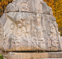 fileadmin/roha/images_galerie/orte_landschaft/Salzburg/Mirabell-Zwergerlgarten/SA-MIRA-GART-0004-3-D-roha-Salzburg-Mirabell-Schloss-Garten-Marmor-Statue.png