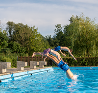 fileadmin/roha/images_galerie/orte_landschaft/Teisendorf/Schwimmbad/TEI-SCHWIMMB-2018-1859-03-D-roha-Teisendorf-Schwimmbad.png