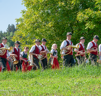 fileadmin/roha/images_galerie/brauchtum/Fronleichnam/Fronleichnam-Teisendorf/BR-FRON-TEI-PROZ-0100-2015-0959-03-D-roha-Brauchtum-Fronleichnam-Prozession-Teisendorf-Musikkapelle.png