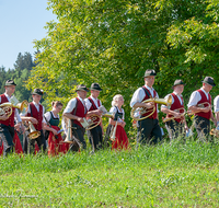 fileadmin/roha/images_galerie/brauchtum/Fronleichnam/Fronleichnam-Teisendorf/BR-FRON-TEI-PROZ-0100-2015-0959-03-D-roha-Brauchtum-Fronleichnam-Prozession-Teisendorf-Musikkapelle.png