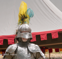 fileadmin/roha/images_galerie/brauchtum/Ritter-Mittelalter/BR-MITTELALT-PID-2016-1702-1703-0-01-D-roha-Brauchtum-Mittelalterfest-Piding-Schloss-Staufeneck-Ritter-Ruestung.png