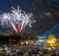 fileadmin/roha/images_galerie/brauchtum/Feuerwerk/MU-KL-PHIL-THUMS-2019-2203-D-roha-Musik-klassisch-Philharmonie-Bad-Reichenhall-Thumsee-brennt-Feuerwerk.png