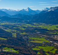 fileadmin/roha/images_galerie/orte_landschaft/Salzburg/Gaisberg-Flughafen-Wals/SA-GAISB-PAN-0048-D-roha-Salzburg-Gaisberg-Panorama-Salzach-Salzachtal-Watzmann-Untersberg.png