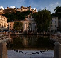 fileadmin/roha/images_galerie/orte_landschaft/Salzburg/Residenz-Kapitel-Mozartplatz/SA-KAPIT-0005-D-roha-Salzburg-Kapitelschwemme-Neptun-Brunnen-Festung.png