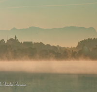 fileadmin/roha/images_galerie/orte_landschaft/Abtsdorf-Abtsdorfer-See/ABTS-SEE-STIM-0008-D-roha-Abtsdorfer-See-Ufer-Herbst-Stimmung-Abtsdorf-Untersberg.png