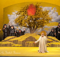 fileadmin/roha/images_galerie/orte_landschaft/Oberammergau/Passion/OBERA-PASS-0208-D-roha-Oberammergau-Passion-Spiele-Moses-Berufung-Dornbusch.png