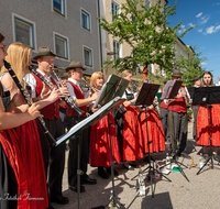 fileadmin/roha/images_galerie/orte_landschaft/Teisendorf/Teisendorf-Marktstrasse-Konzert/TEI-MA-STA-KON-2024-1-3959-D-roha-TEI-MA-STA-KON-2024-1-3968-D-roha.png