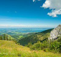 fileadmin/roha/images_galerie/orte_landschaft/Aschau/ASCHAU-KAMP-0004-D-roha-Aschau-Kampenwand-Chiemsee.png