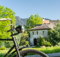 fileadmin/roha/images_galerie/orte_landschaft/Bad_Reichenhall/BAD-REI-GRUT-0022-D-roha-Bad-Reichenhall-Burg-Gruttenstein-Fahrrad.png