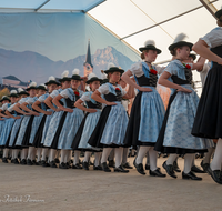 fileadmin/roha/images_galerie/orte_landschaft/Teisendorf/Gaufest-GauverbandI-Freitag14.-Sonntag23.Juli2023/BR-GAUFEST-TEIS-2023-2-2004-D-roha-Tracht-Gaufest-Teisendorf.png