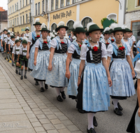 fileadmin/roha/images_galerie/orte_landschaft/Teisendorf/Gaufest-GauverbandI-Freitag14.-Sonntag23.Juli2023/BR-GAUFEST-TEIS-2023-3-1156-03-D-roha-Tracht-Gaufest-Teisendorf.png