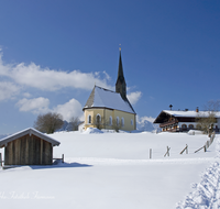 fileadmin/roha/images_galerie/orte_landschaft/Inzell/INZ-EINS-WIN-0001-D-roha-Inzell-Einsiedl-Winter-Kirche.png