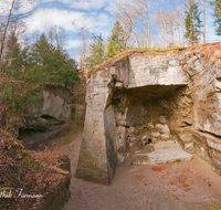 fileadmin/roha/images_galerie/orte_landschaft/Salzburg/Hellbrunn-Steintheater/SA-HELLBR-STEINTH-0014-P-D-roha-Salzburg-Hellbrunn-Steintheater-Felsentheater-Panorama.png