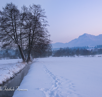 fileadmin/roha/images_galerie/Winter/STIM-TEI-KARL-WI-0009-D-roha-Stimmung-Winter-Teisendorf-Karlsbach-Schnee-Bach.png