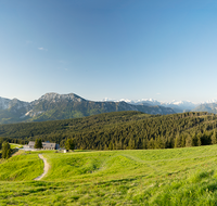 fileadmin/roha/images_galerie/orte_landschaft/Stoisser-Alm/TEI-STO-0040-D-P-roha-Teisendorf-Anger-Stoisseralm-Untersberg-Hochstaufen-Zwiesel.png