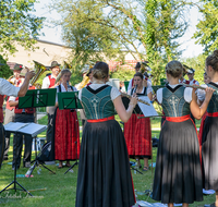 fileadmin/roha/images_galerie/orte_landschaft/Teisendorf/Gaufest-GauverbandI-Freitag14.-Sonntag23.Juli2023/BR-GAUFEST-TEIS-2023-2-1716-1-D-roha-Tracht-Gaufest-Teisendorf-Standkonzert-Musikkapelle.png