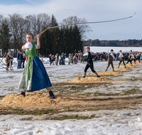 fileadmin/roha/images_galerie/brauchtum/Schnalzen/BR-SCHNA-TEI-1340-01-2019-D-R-roha-Brauchtum-Schnalzen-Teisendorf-Wimmern-Winter-Schnee.png