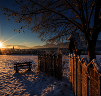 fileadmin/roha/images_galerie/kirche_religion/Teisendorf/KKKM-TEIS-SCHOED-0021-D-roha-Wegkreuz-Teisendorf-Schoedling-Totenbretter-Sonnenaufgang.png