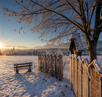 fileadmin/roha/images_galerie/kirche_religion/Teisendorf/KKKM-TEIS-SCHOED-0021-D-roha-Wegkreuz-Teisendorf-Schoedling-Totenbretter-Sonnenaufgang.png