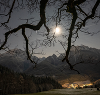 fileadmin/roha/Interessantes-in-Kurzform/ab-5-2022/LANDS-HIM-NA-STE-0005-D-roha-Landschaft-Himmel-Nacht-Sterne-Ramsau-Hochkalter-Winter.png