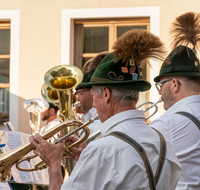 fileadmin/roha/images_galerie/musik/Blasmusik/Anger_-_Aufham/MU-BLA-ANG-0300-2023-1935-01-D-roha-Musik-Blasmusik-Musikkapelle-Anger-Hoeglwoerth-Dorfplatz-Standkonzert.png