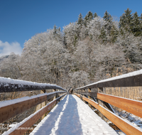 fileadmin/roha/Lieblingsbilder-making/making-of/WEGE-HOEGLW-0021-A-01-D-roha-Steg-Weg-Hoeglwoerther-See-Winter.png