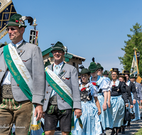 fileadmin/roha/images_galerie/orte_landschaft/Teisendorf/Neukirchen/Trachtenfest-Neukirchen-2019/BR-FEST-NEUK-TRACH-2019-08-11-1216-03-D-roha-Brauchtum-Fest-Neukirchen-Trachtenverein-Festzug.png