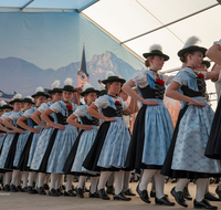 fileadmin/roha/Gautrachtenfest/Bilderglalerie/Gaufest-2023/Gauheimatabend/BR-GAUFEST-TEIS-2023-2-2004-D-roha-Tracht-Gaufest-Teisendorf.png