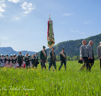 fileadmin/roha/images_galerie/brauchtum/Tracht/Trachtenwallfahrt_Raiten/BR-TRACH-WALL-RAI-0006-D-roha-Tracht-Trachtenwallfahrt-Raiten-Chiemgau-Alpenverband-Blumenwiese.png