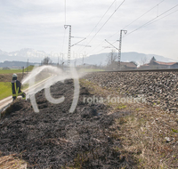 fileadmin/roha/images_galerie/Feuerwehr-Florianijuenger/FFW-TEI-BRAND-0008-D-roha-Feuerwehr-Teisendorf-Bahndamm-Brand-Ufering.jpg